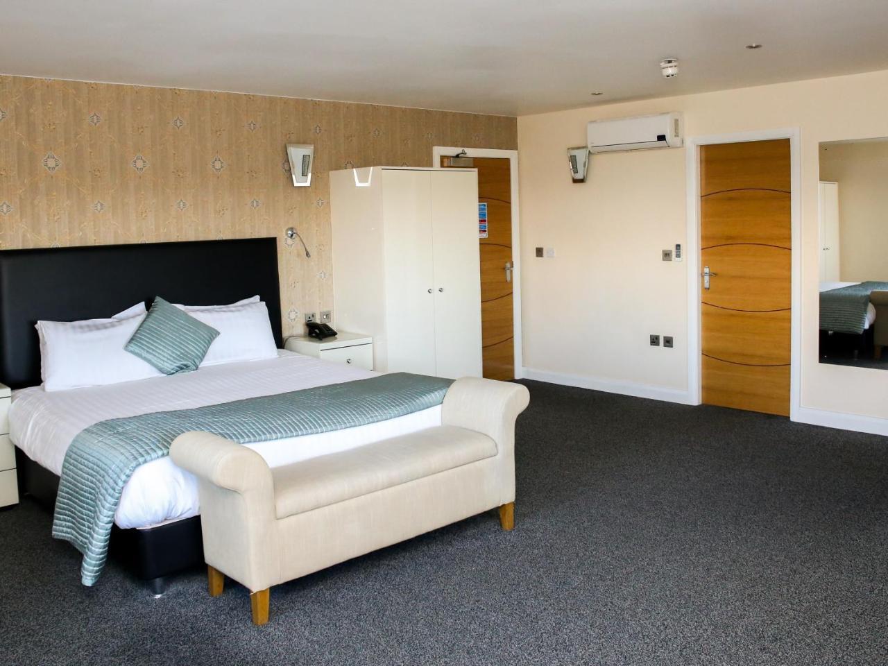 Oak Royal Hotel, Golf And Country Club Chorley  Buitenkant foto